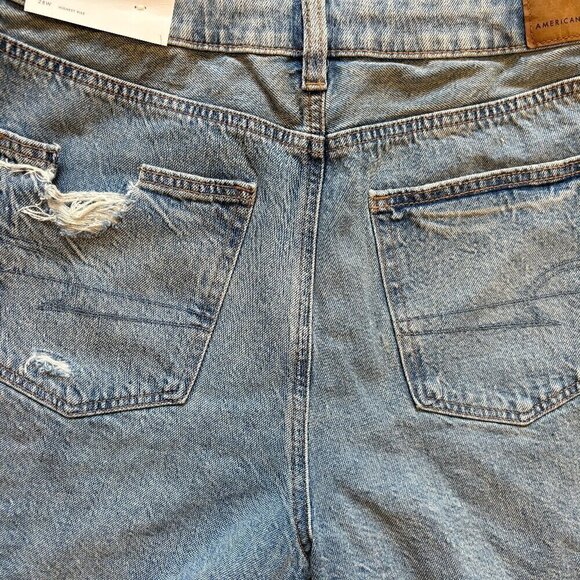 NWT AE distressed Baggy Mom short with comfort stretch waistband 6/28W - Picture 6 of 9